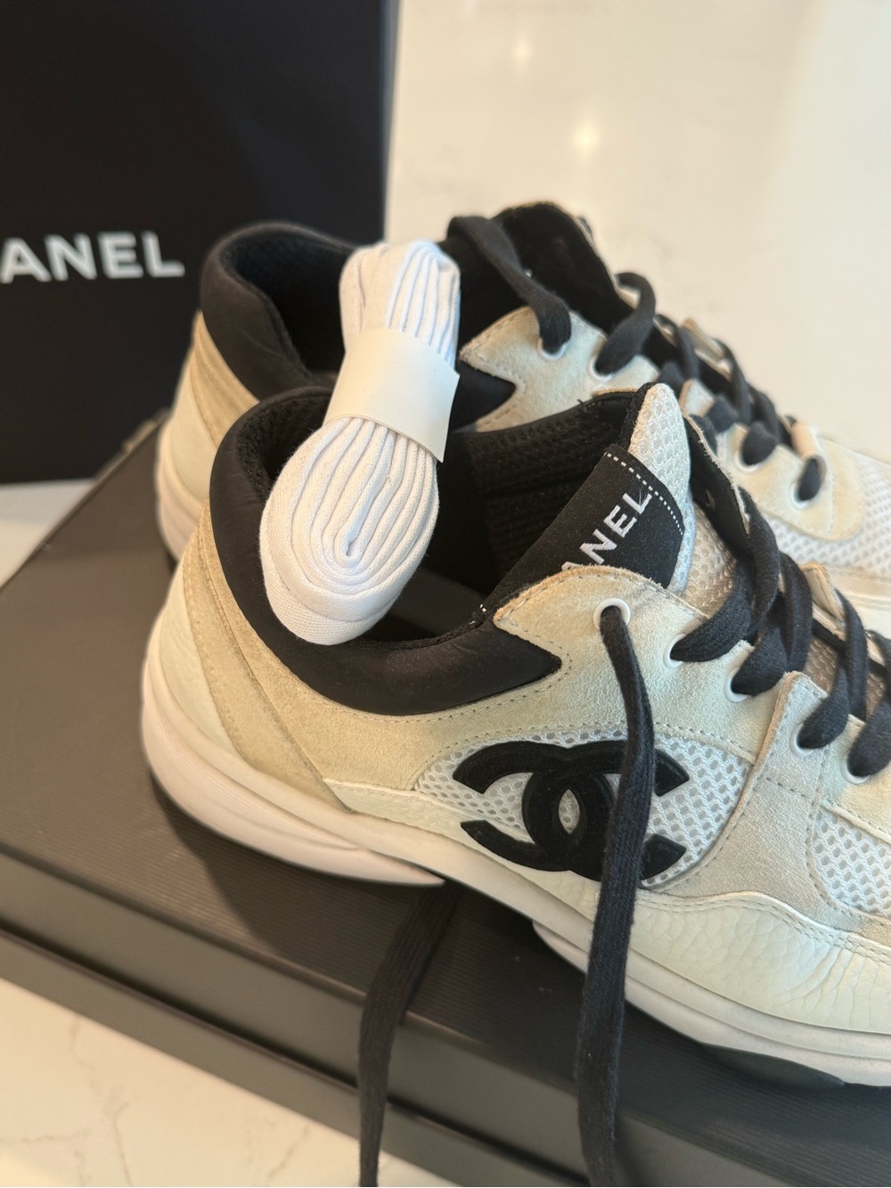 100% Authentic CHANEL White and Black CC Logo Men’s Sneakers - Picture 4 of 8